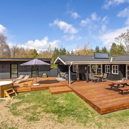 Amazing In With House A Panoramic View *